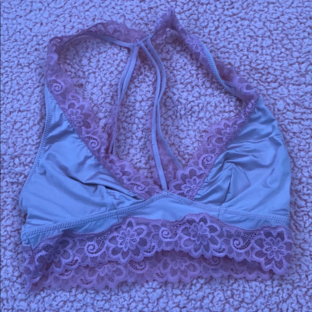 Bras - Picture 2 of 3
